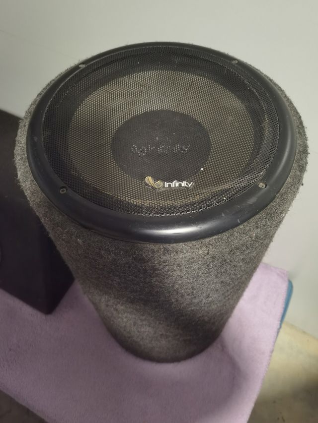 subwofeer bombo infinity coche