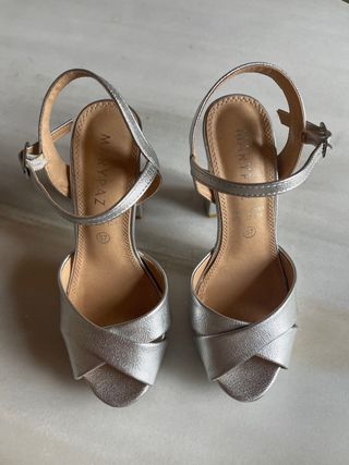 Zapatos de tacon Marypaz plateados talla 37 de segunda mano por 17 EUR en  Barcelona en WALLAPOP