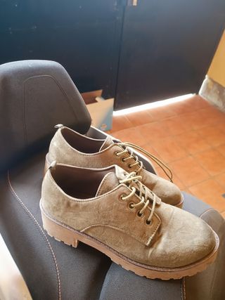 Zapatos mujer color caqui de segunda mano por 8 EUR en Quintanar de la  Orden en WALLAPOP