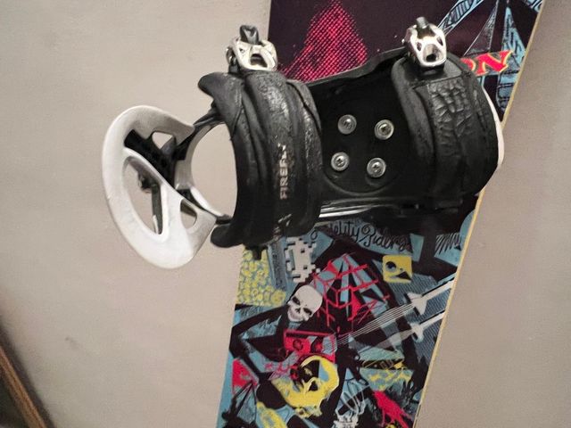 Se vende tabla con fijaciones