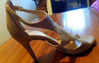 Sandalias fiesta oro viejo, num 38 de segunda mano por 22 EUR en O Outeiro  en WALLAPOP