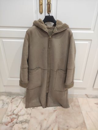 Abrigo borreguito mujer ZARA de segunda mano por 5 EUR en Córdoba en  WALLAPOP
