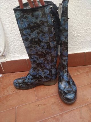 Botas de agua 38 ajustable de segunda mano por 12 EUR en Madrid en WALLAPOP