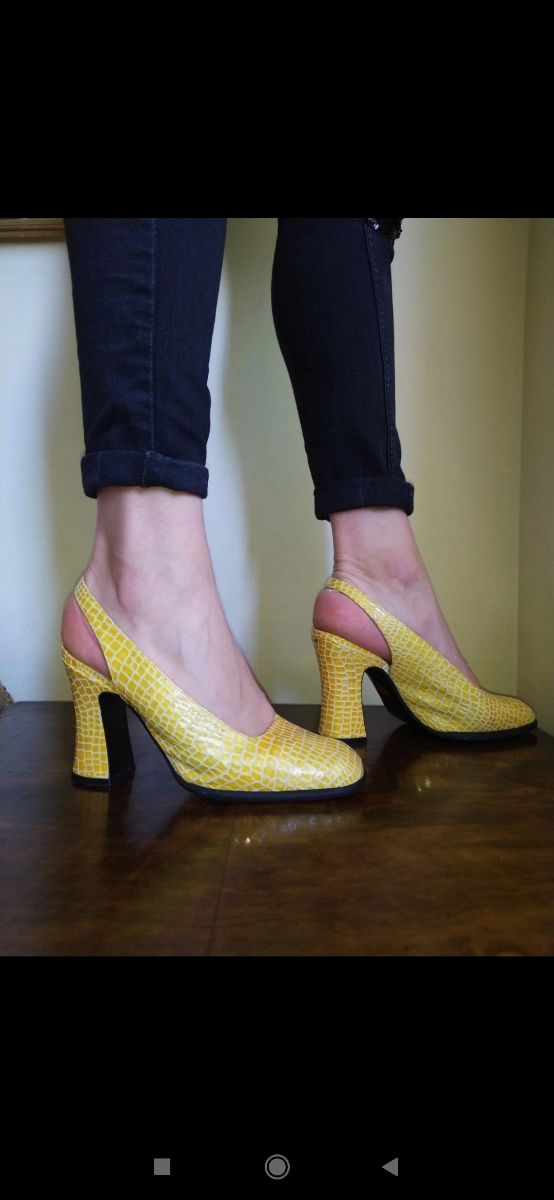 Zapatos de verano con tacones de cuero genuino