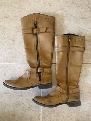 Botines marrones planos de segunda mano en WALLAPOP