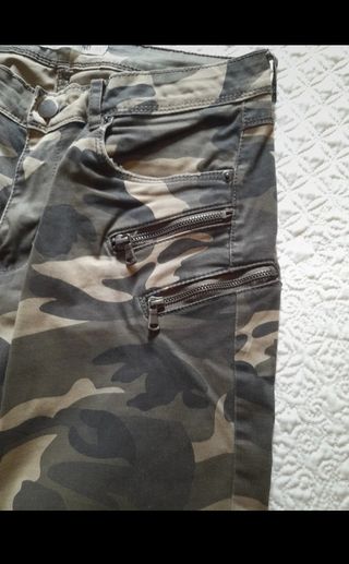Pantalón mujer Lefties de segunda mano por 5 EUR en Candeleda en WALLAPOP