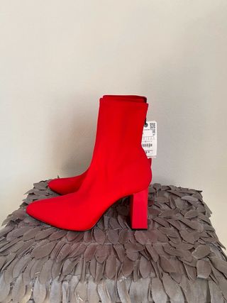 Botín calcetín tacón tejido elástico rojo ZARA de segunda mano por 30 EUR  en Paracuellos de Jarama en WALLAPOP