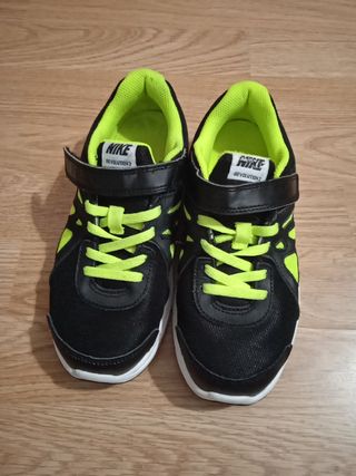 Zapatillas Nike número 34 de segunda mano por 15 EUR en Añover de Tajo en  WALLAPOP