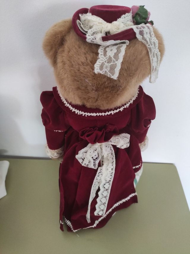 osa victoria muñeca decorativa