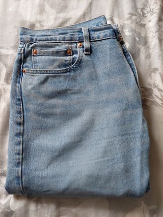 Levi\\'s 512 W32 L32 claros de segunda mano por 40 EUR en Zarautz en WALLAPOP