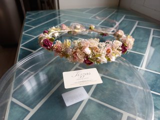 Corona flores comunión de segunda mano por 27 EUR en Espartinas en WALLAPOP