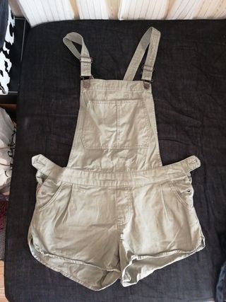 Peto vaquero caqui Primark talla S 36 de segunda mano por 6 EUR en Talavera  de la Reina en WALLAPOP