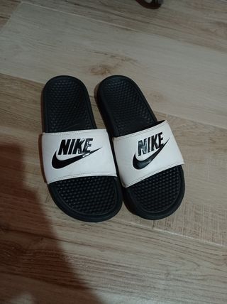 Chanclas Nike de segunda mano en Alicante en WALLAPOP