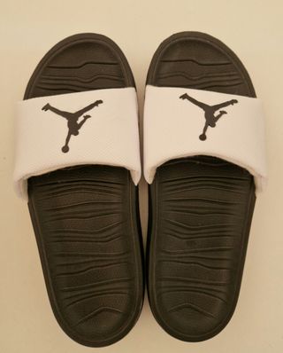 Chanclas Jordan de segunda mano por 23 EUR en Palazuelos de Eresma en  WALLAPOP