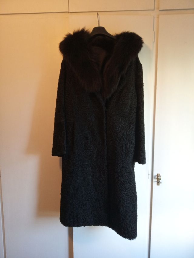 Abrigo de garras con cuello de zorro