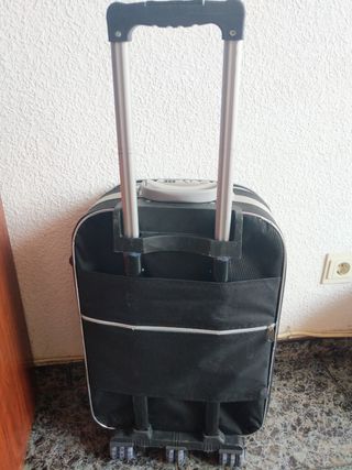 Maleta con ruedas de calidad JOHN TRAVEL de segunda mano por 32 EUR en  Barcelona en WALLAPOP