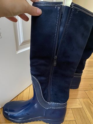 Botas agua con borrego de segunda mano por 18 EUR en Fuenlabrada en WALLAPOP