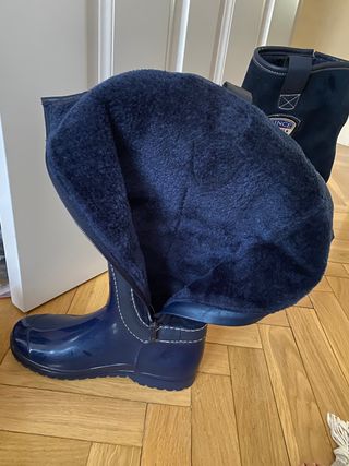Botas agua con borrego de segunda mano por 18 EUR en Fuenlabrada en WALLAPOP