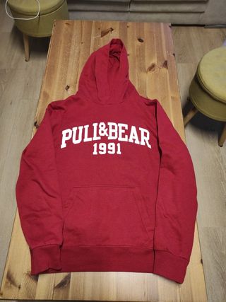 Sudadera roja Pull and Bear roja de segunda mano por 15 EUR en Águilas en  WALLAPOP