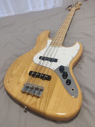 Bajo Fender Jazz de segunda mano en Barcelona en WALLAPOP