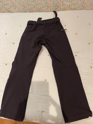 Pantalón de montaña de niño\\/a Neak Peak de segunda mano por 6 EUR en  Oviedo en WALLAPOP