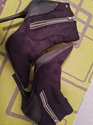 Botines de tacón fino de segunda mano en WALLAPOP
