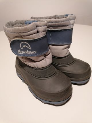Botas impermeables de lluvia o nieve. Talla 24\\/25 de segunda mano por 5  EUR en Barcelona en WALLAPOP