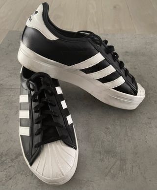 Zapatillas adidas Negras de segunda mano en WALLAPOP