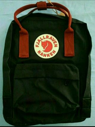Mochila Fjallraven kanken mini nueva de segunda mano por 50 EUR en  Barcelona en WALLAPOP