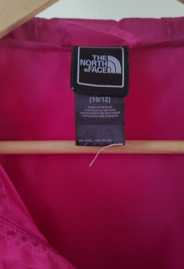 chubasquero fucsia the North Face