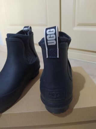 Botas agua UGG nuevas de segunda mano por 39 EUR en Sevilla en WALLAPOP