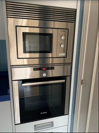 Torre de horno y microondas integrable de segunda mano por 160 EUR en  Torrelodones en WALLAPOP