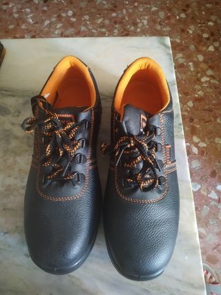Zapatos de seguridad sin metal de segunda mano en WALLAPOP