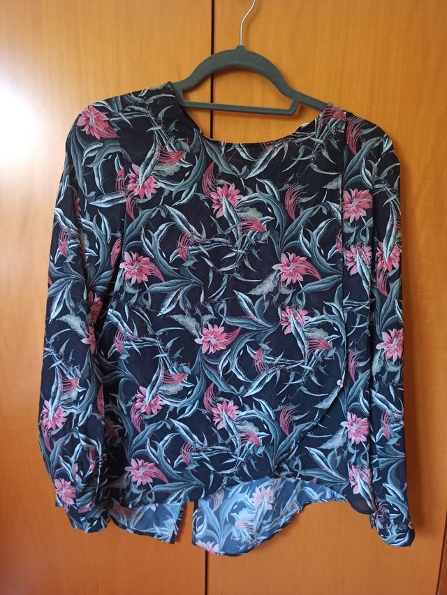 camisa mujer, con capas y botón en el puño