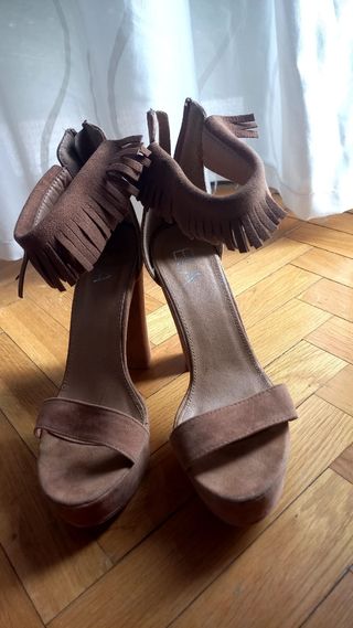 Sandalias ELA de segunda mano por 18 EUR en Leganés en WALLAPOP