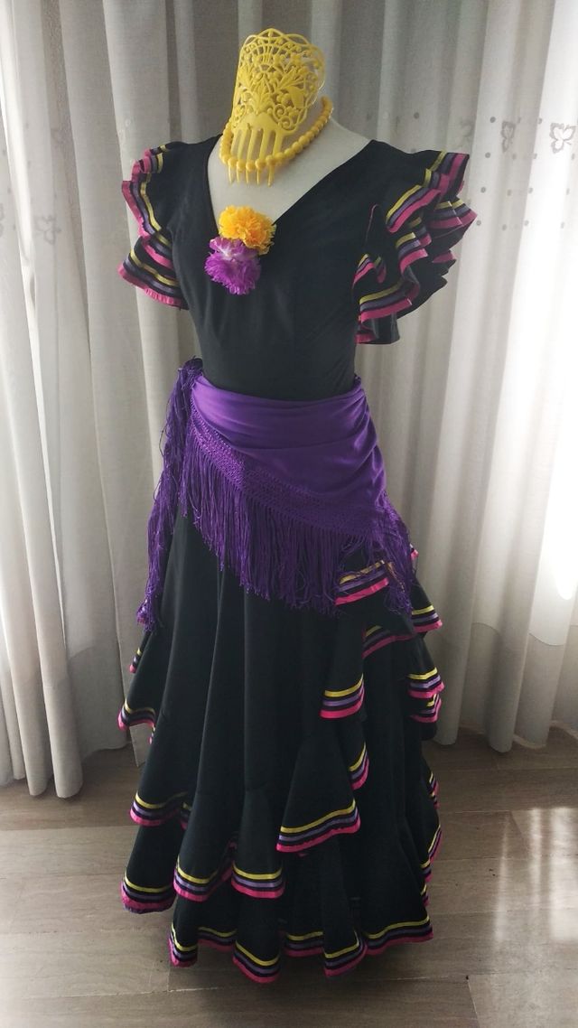 Traje andaluza talla 44 con mantón