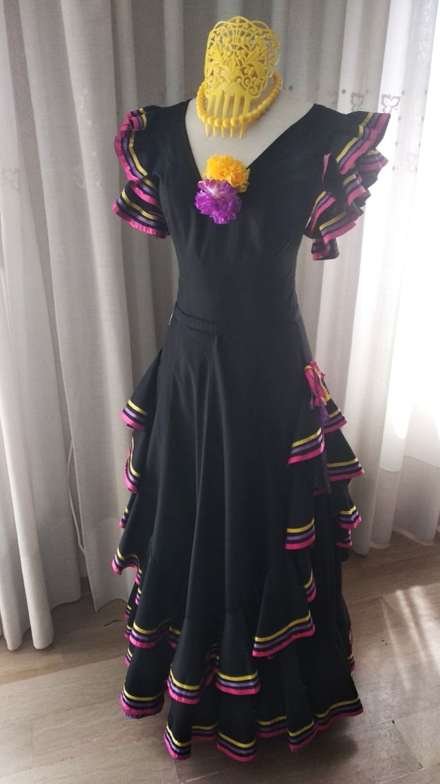 Traje andaluza talla 44 con mantón