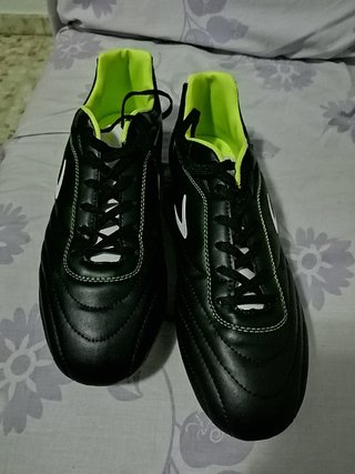 Botas de fútbol de segunda mano en Málaga en WALLAPOP