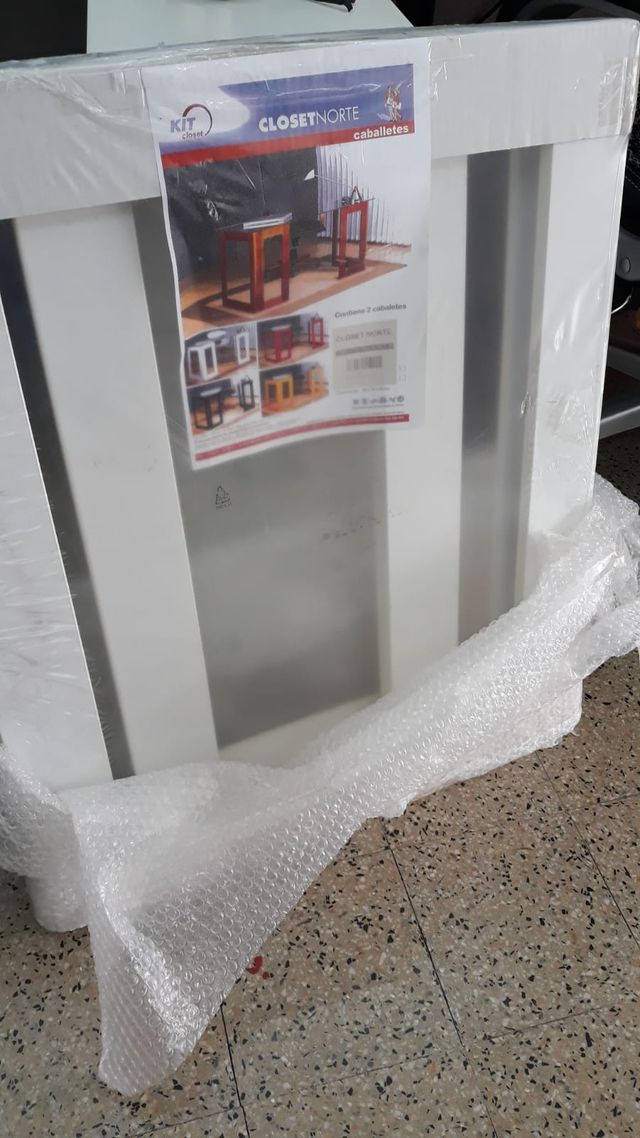 122. Escritorio nuevo a estrenar