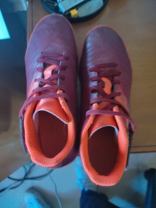 Botas de fútbol con velcro de segunda mano en WALLAPOP