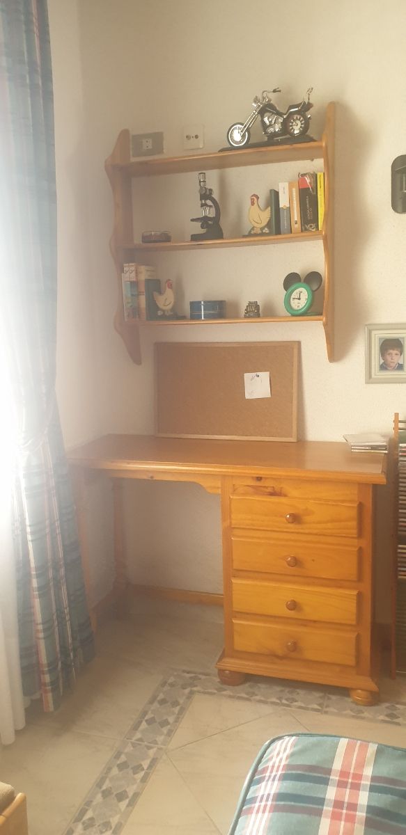 mesa media 1.15 de largo X 78 de alto x45 fondo