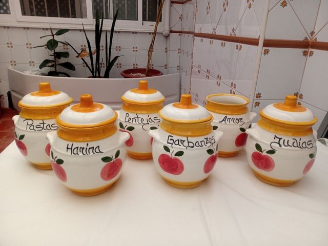 Botes de cocina de ceramica 10 euros todos