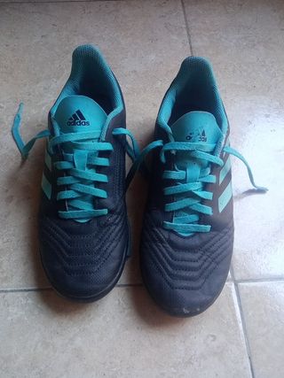Zapatillas de fútbol sala de segunda mano en Madrid en WALLAPOP