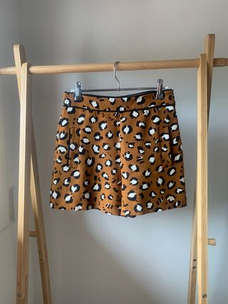 Short leopardo de Zara de segunda mano por 10 EUR en Barcelona en WALLAPOP