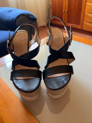 OFERTA SANDALIAS TINO GONZÁLEZ de segunda mano por 8 EUR en Zaragoza en  WALLAPOP