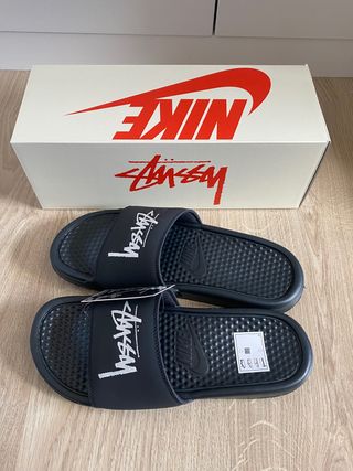 Chanclas Stussy x nike de segunda mano por 50 EUR en Madrid en WALLAPOP