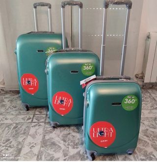 Conjunto de 3 maletas de 24,20,10 kilos de segunda mano por 1 EUR en Madrid  en WALLAPOP