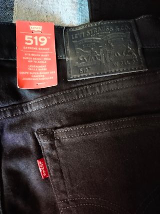 Pantalón LEVIS 519 Nuevo T-44 de segunda mano por 25 EUR en Madrid en  WALLAPOP