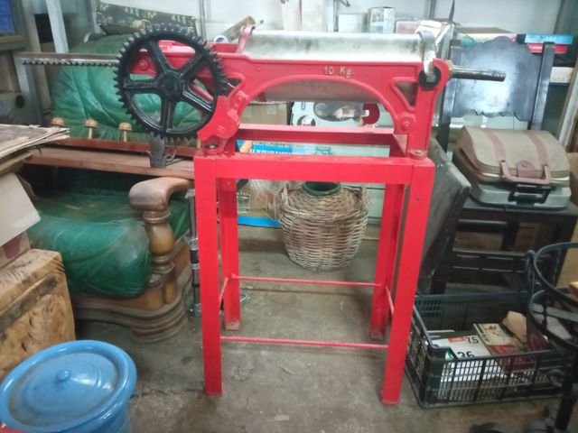 Máquina embutido antigua