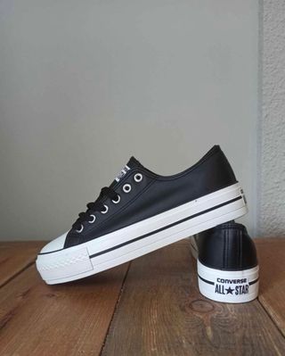 Converse all star bajos de polipiel de segunda mano por 36 EUR en Gijón en  WALLAPOP